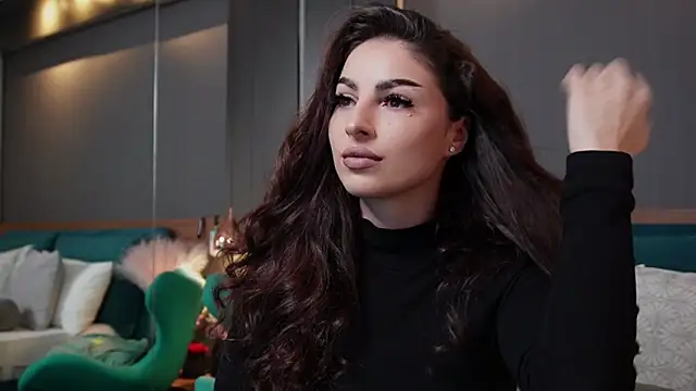 EmilyTrix online show from April 10, 9:30 pm