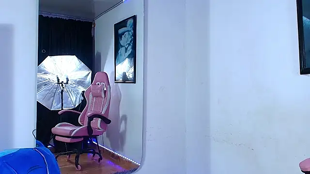 GraceWallace  online show from March 8, 2:04 am