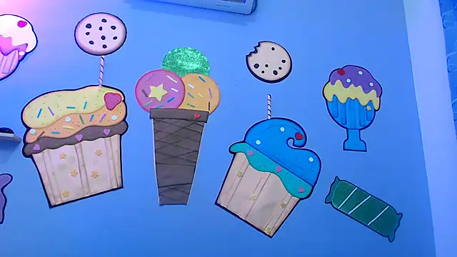 Snapshot of skinnykalitzo18 chatting on February 2, 2:05 pm skinnykalitzo18 online show from February 2, 2:05 pm