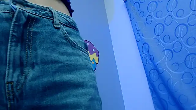 Snapshot of skinnykalitzo18 chatting on February 16, 2:24 pm skinnykalitzo18 online show from February 16, 2:24 pm