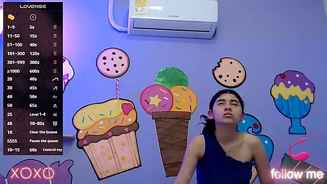 Snapshot of skinnykalitzo18 chatting on February 26, 1:32 pm skinnykalitzo18 online show from February 26, 1:32 pm