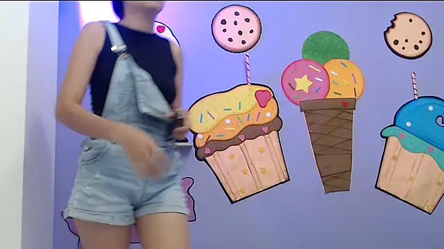 Snapshot of skinnykalitzo18 chatting on March 2, 1:51 pm skinnykalitzo18 online show from March 2, 1:51 pm