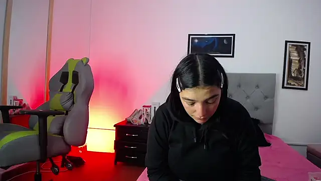 Esmeraldaa- online show from October 7, 4:53 am