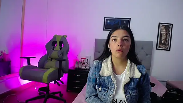 Esmeraldaa- online show from October 22, 4:24 am