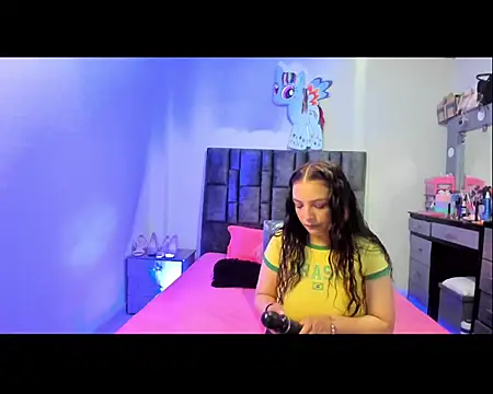 Esmeraldaa- online show from November 16, 9:31 pm