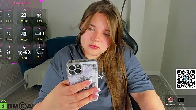 Snapshot of Chloee_White chatting on September 27, 1:21 am Chloee White online show from September 27, 1:21 am