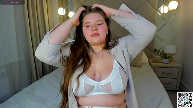 Chloee White online show from November 8, 8:25 am