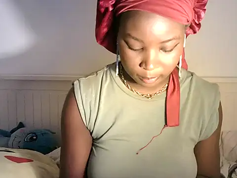 Snapshot of zoe215 chatting on June 27, 12:44 pm zoe215 online show from June 27, 12:44 pm