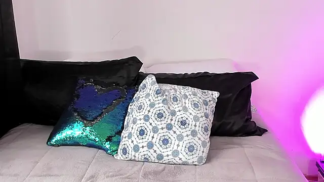 Londonttipton online show from February 12, 7:31 pm