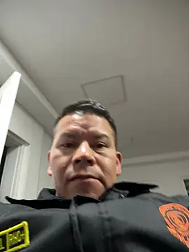 Snapshot of Manu0586 chatting on April 20, 12:35 am Manu0586 online show from April 20, 12:35 am