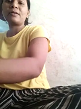 Snapshot of couple_71 chatting on May 17, 5:16 am couple 71 online show from May 17, 5:16 am