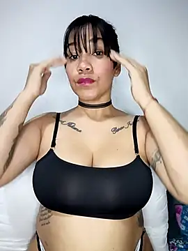 Snapshot of violettaa_millerss chatting on April 29, 12:37 am violettaa millerss online show from April 29, 12:37 am