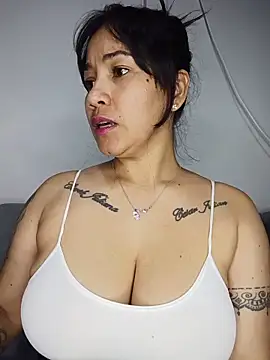 Snapshot of violettaa_millerss chatting on June 9, 12:55 am violettaa millerss online show from June 9, 12:55 am