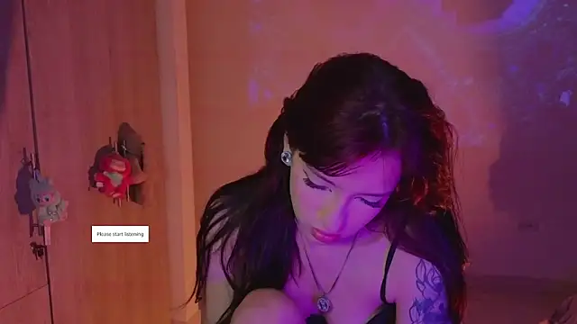 Snapshot of Moonlightt_21 chatting on February 14, 1:35 am Moonlightt 21 online show from February 14, 1:35 am