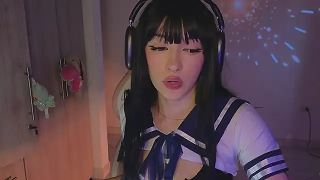 Snapshot of Moonlightt_21 chatting on February 22, 9:57 pm Moonlightt 21 online show from February 22, 9:57 pm