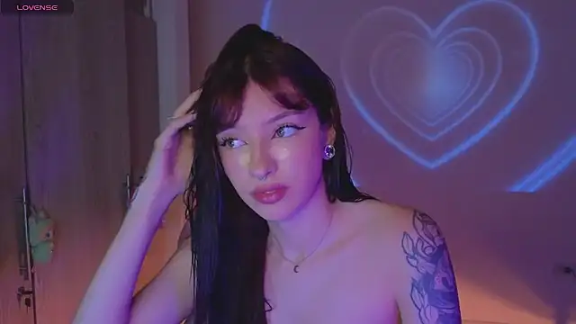 Snapshot of Moonlightt_21 chatting on March 1, 10:23 pm Moonlightt 21 online show from March 1, 10:23 pm