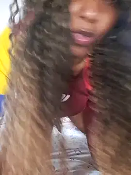 VikysDavis online show from April 13, 4:12 pm