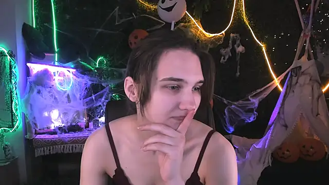 Snapshot of TessaMill chatting on October 27, 9:13 am TessaMill online show from October 27, 9:13 am