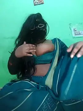 Dassing strip couple online show from February 8, 8:01 pm