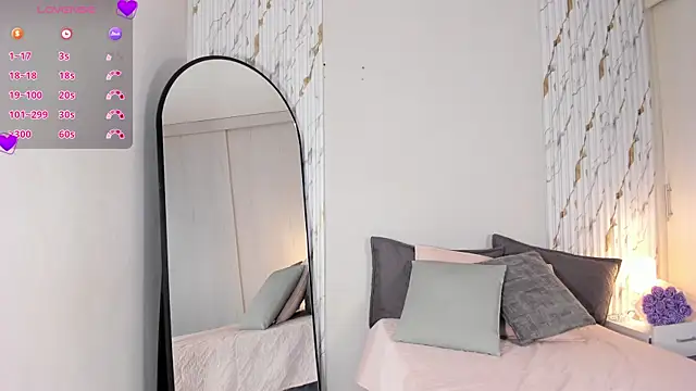 Snapshot of MissVioleet_ chatting on April 16, 5:58 pm MissVioleet online show from April 16, 5:58 pm
