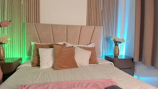 Victoria Beaumont online show from April 10, 12:10 pm