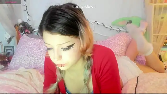 Snapshot of bunnyislewd chatting on July 5, 3:02 am bunnyislewd online show from July 5, 3:02 am