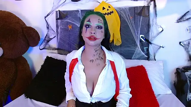 Emadelacroix online show from October 4, 7:01 pm