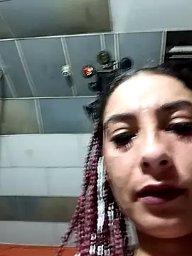 Snapshot of miaroberts69 chatting on February 2, 10:03 am miaroberts69 online show from February 2, 10:03 am