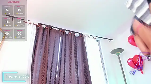 Snapshot of miaroberts69 chatting on February 21, 10:55 pm miaroberts69 online show from February 21, 10:55 pm