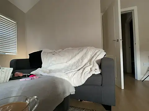 FrancescaXO online show from April 11, 4:22 pm