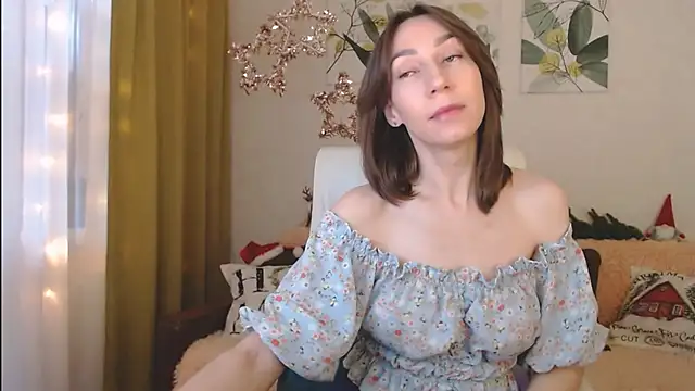 Snapshot of GoodGlamorGirl chatting on January 7, 5:01 am GoodGlamorGirl online show from January 7, 5:01 am