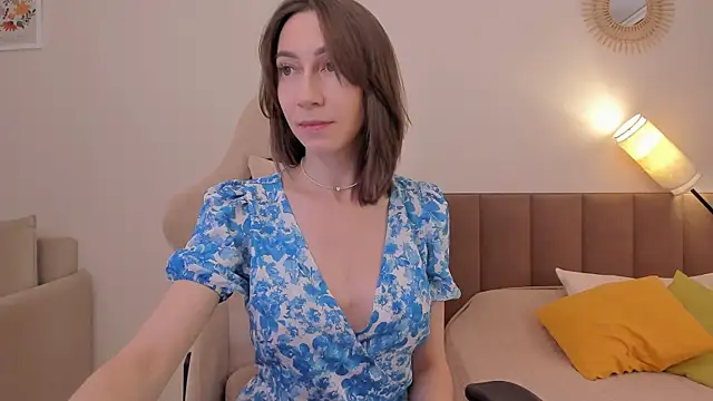 GoodGlamorGirl online show from October 31, 4:24 am