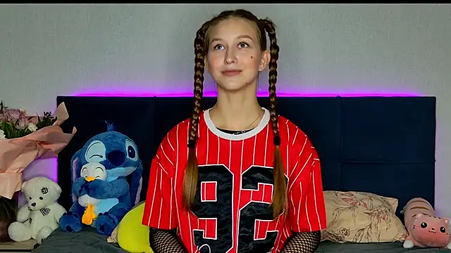 Snapshot of MissEmilyMiller chatting on October 21, 5:13 pm MissEmilyMiller online show from October 21, 5:13 pm
