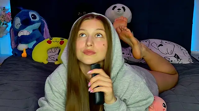 Snapshot of MissEmilyMiller chatting on February 1, 6:17 pm MissEmilyMiller online show from February 1, 6:17 pm