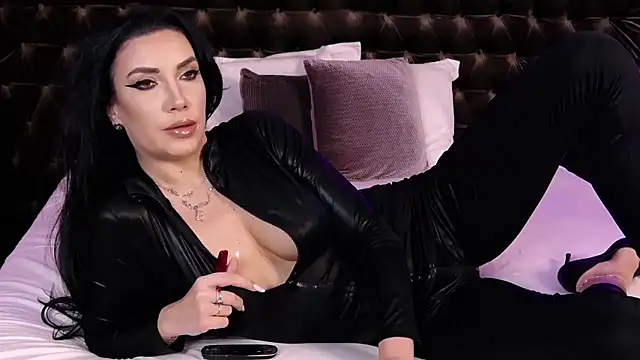 StephanyMillan online show from January 10, 6:37 am