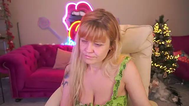 BellaLaPetit online show from January 13, 1:49 pm