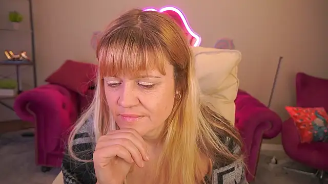 BellaLaPetit online show from February 2, 2:38 pm