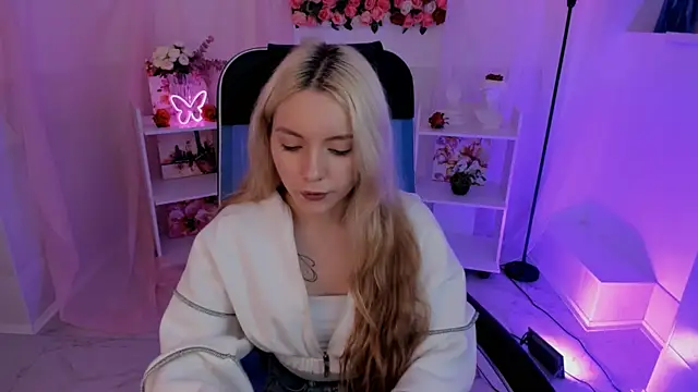 AuroraWrenfield online show from September 19, 10:49 am