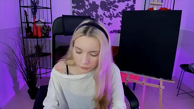 AuroraWrenfield online show from October 2, 7:48 am