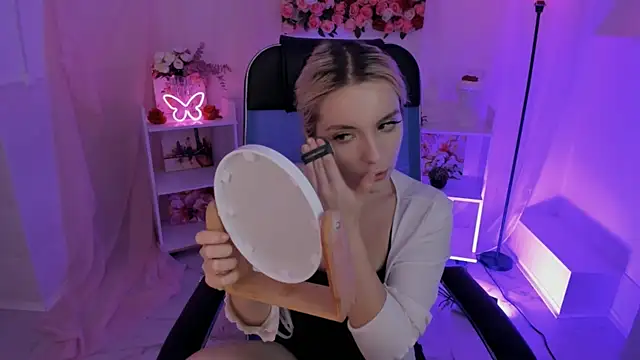 AuroraWrenfield online show from October 8, 4:43 am