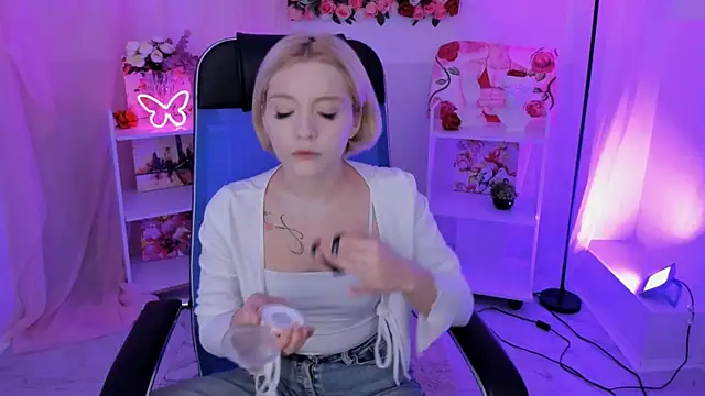 AuroraWrenfield online show from October 30, 10:27 am