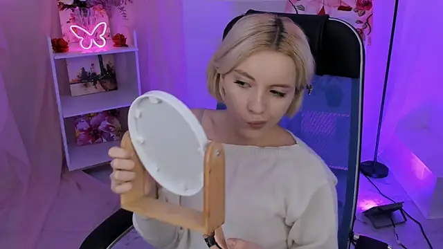 AuroraWrenfield online show from November 10, 10:14 am