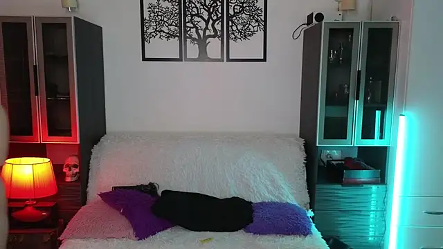 Lila West online show from February 8, 6:33 pm