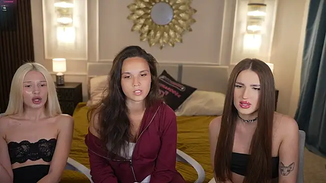 Snapshot of Goldie_Flame chatting on September 24, 7:28 pm Goldie Flame online show from September 24, 7:28 pm