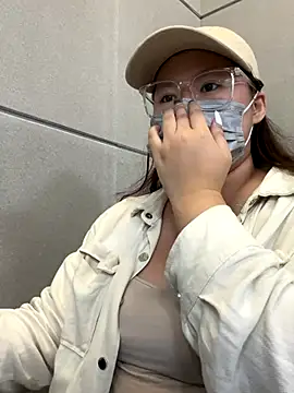 Snapshot of ariel_613 chatting on October 15, 10:04 am ariel 613 online show from October 15, 10:04 am