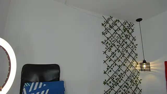 carolinacrus01 online show from November 17, 4:35 pm