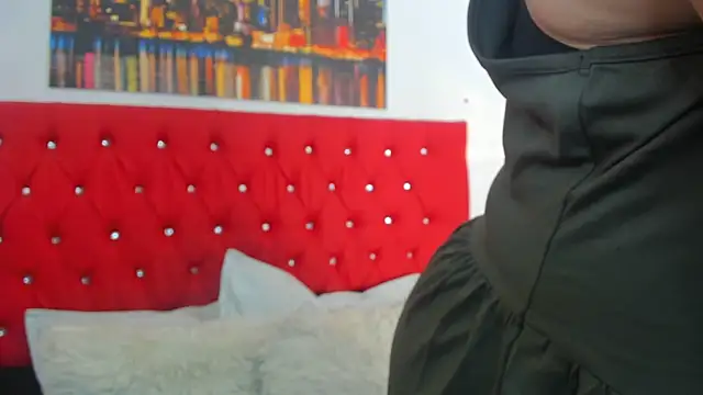 carolinacrus01 online show from February 8, 4:10 pm