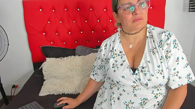 carolinacrus01 online show from February 10, 4:00 pm