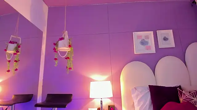 my aleja  online show from September 15, 12:49 pm