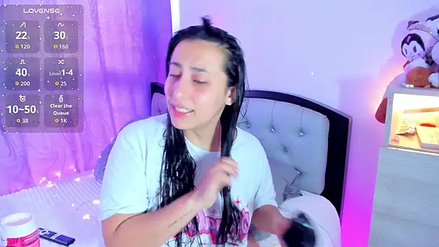 my aleja  online show from February 8, 1:14 pm